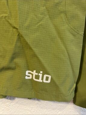 Stio Olive Green Hooded Outdoor Pullover